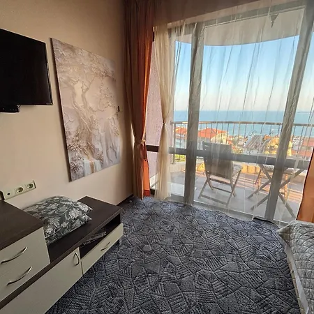 ゲストハウス Vista виста 4*
